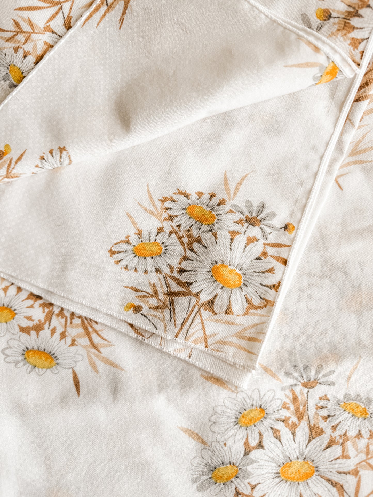 Vintage Daisy Tablecloth