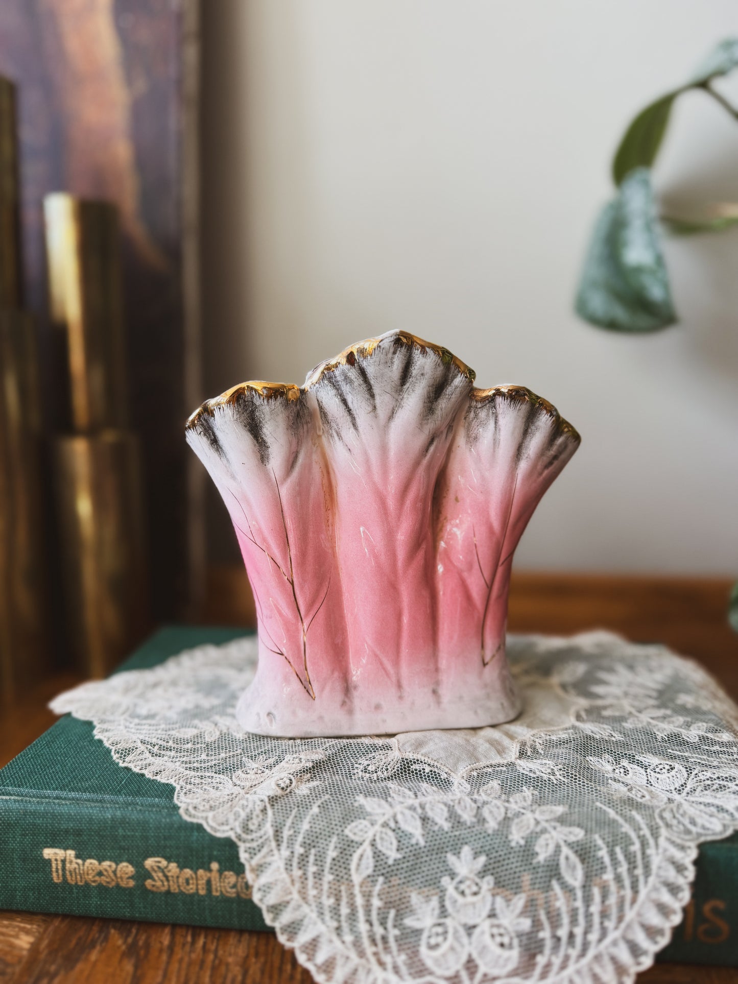Three fluted ceramic case
