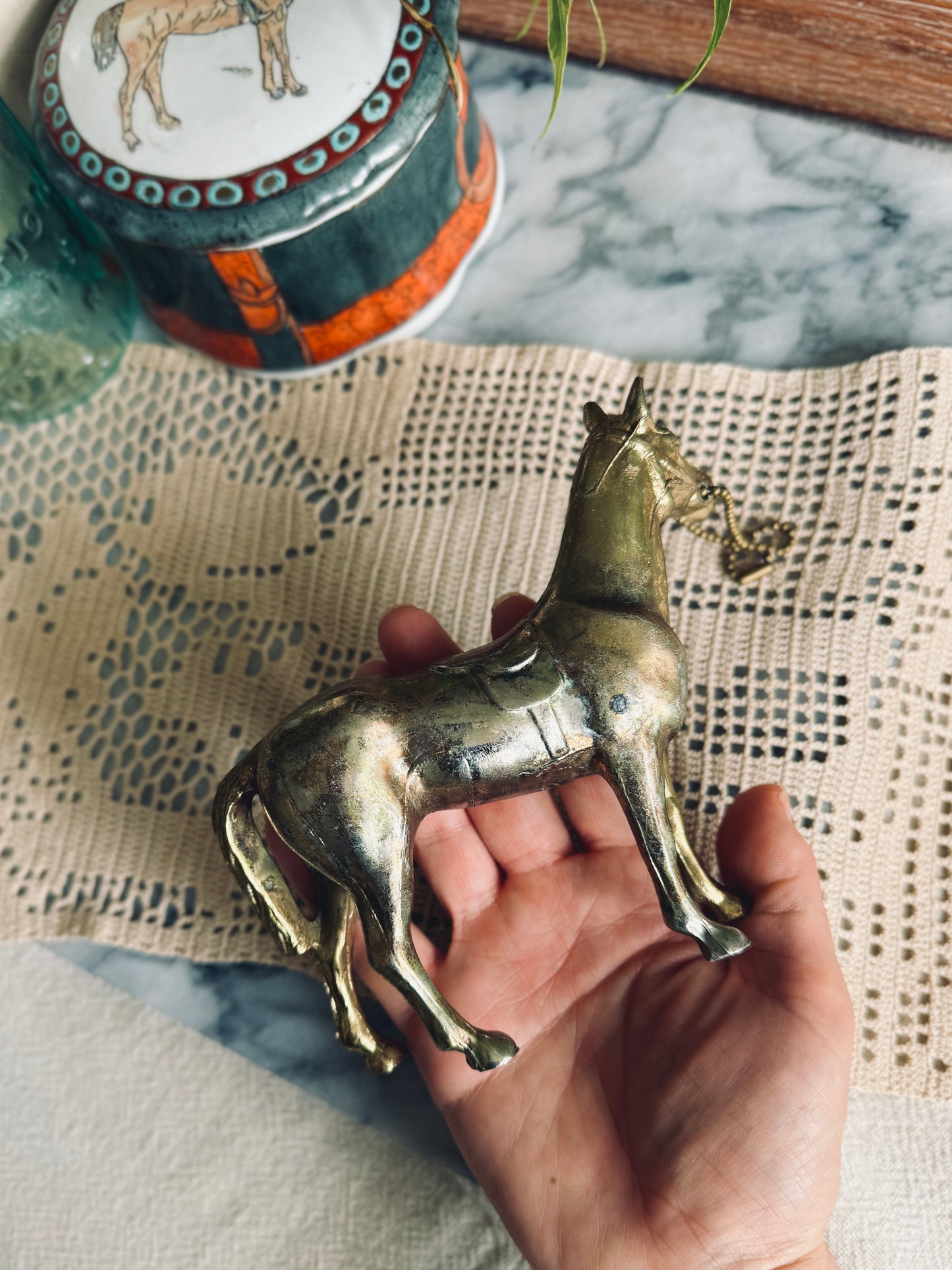 Cast metal horse figurine in gold tone