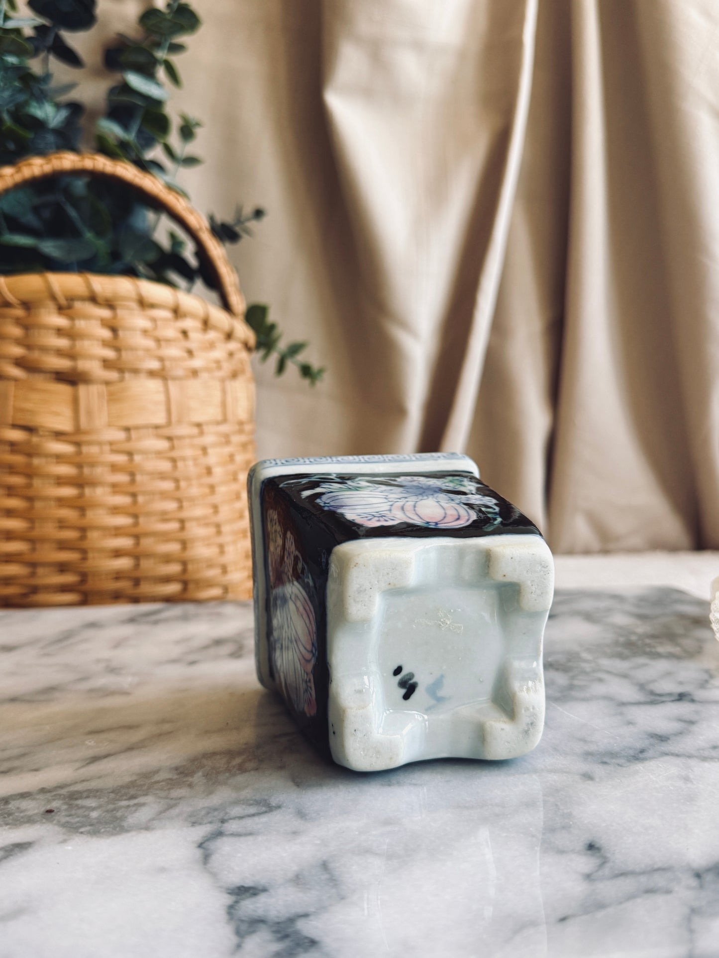 Small chinoiserie planter