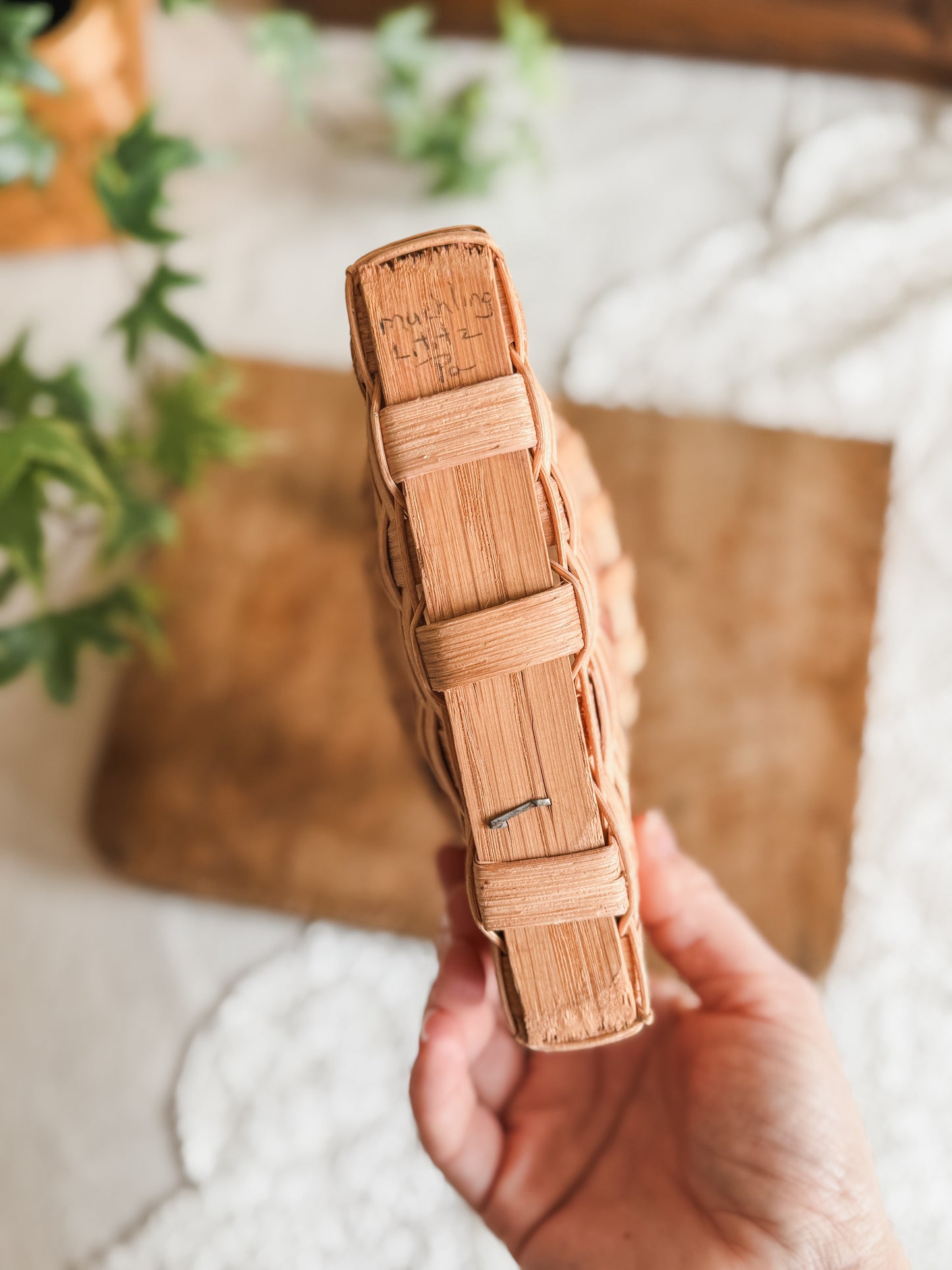 Small pocket artisan basket