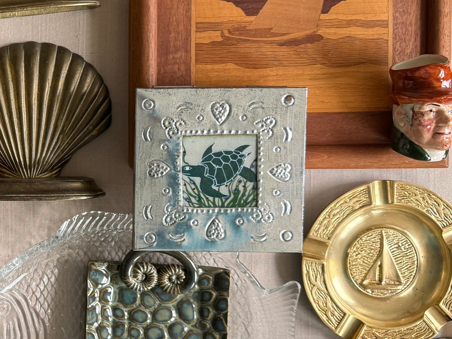 Punched silver box with Turtle tile