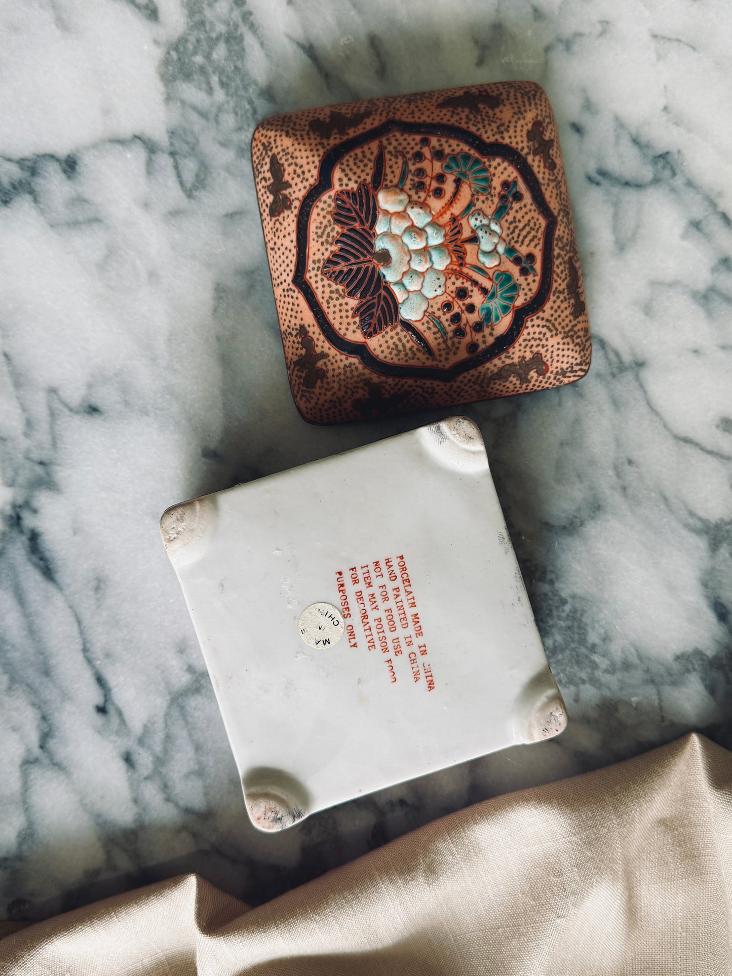Porcelain trinket box