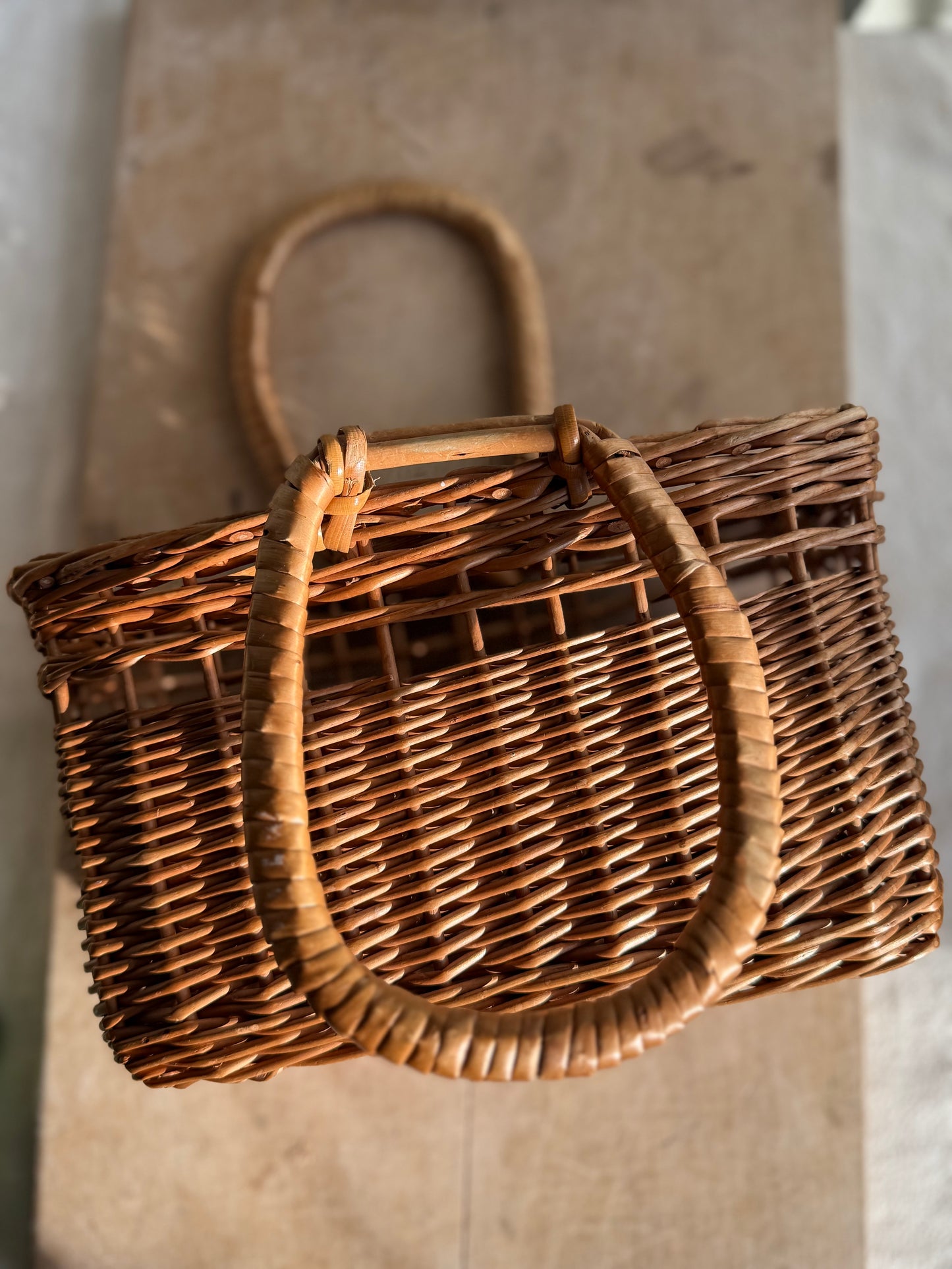 Handle vintage wicker basket