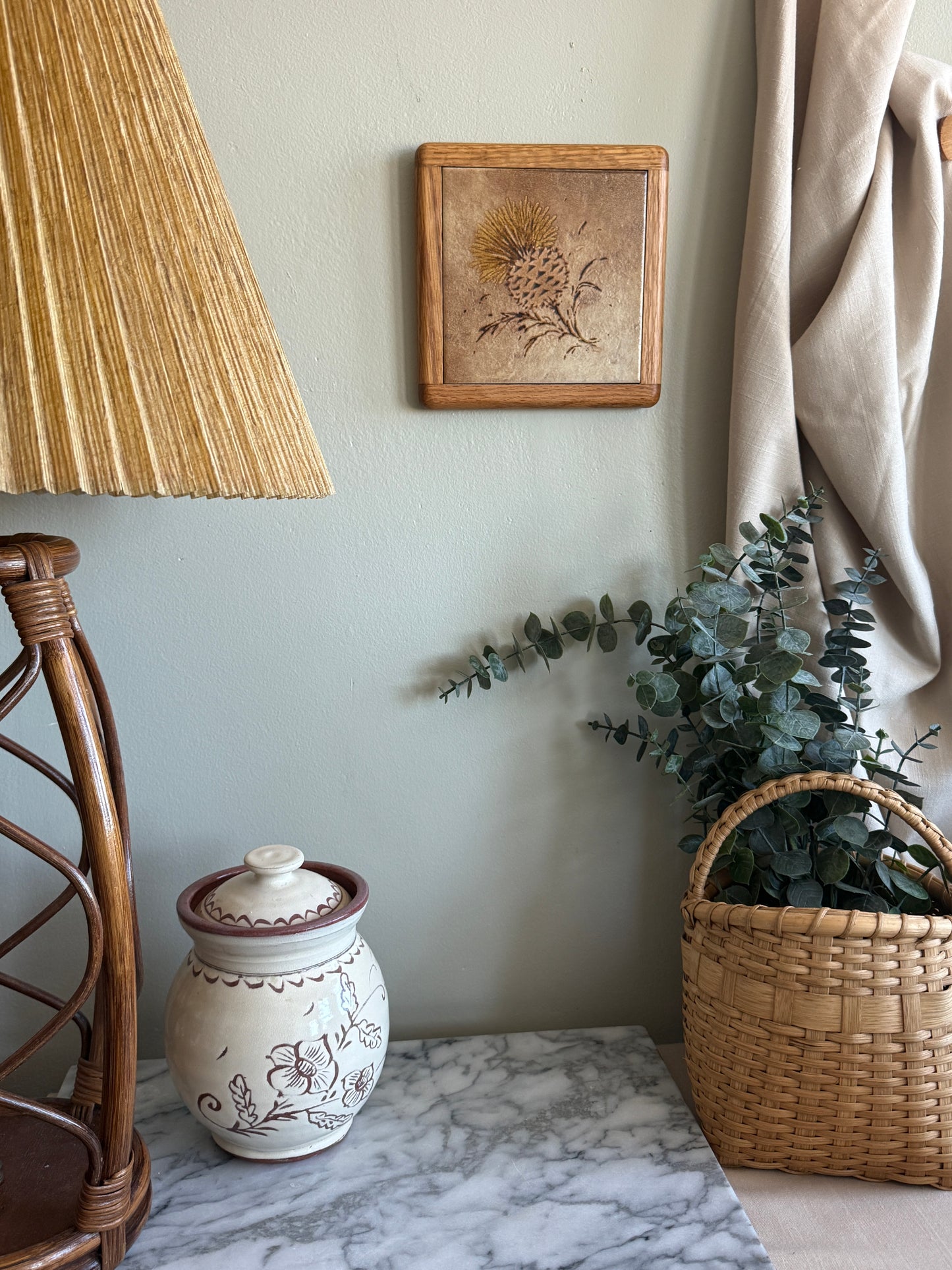 Thistle tile and wood trivet