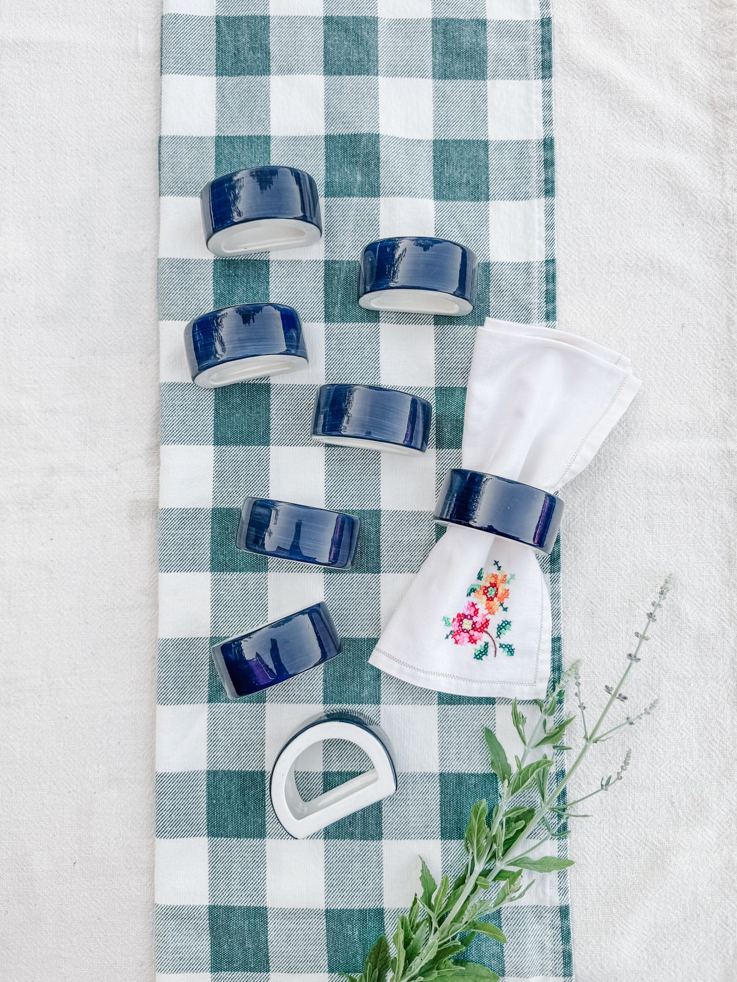 Set of 8 ceramic blue napkin rings