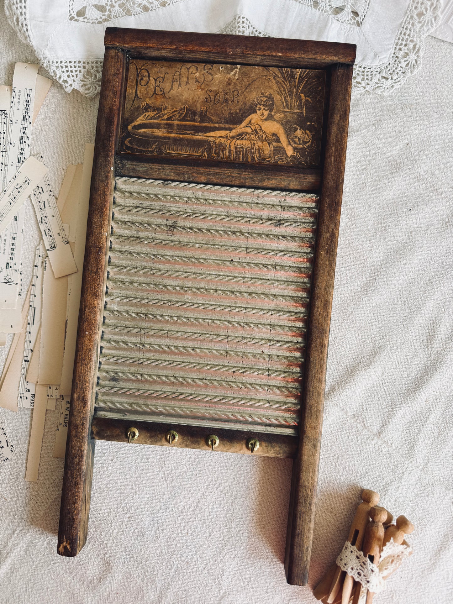Washboard with hooks