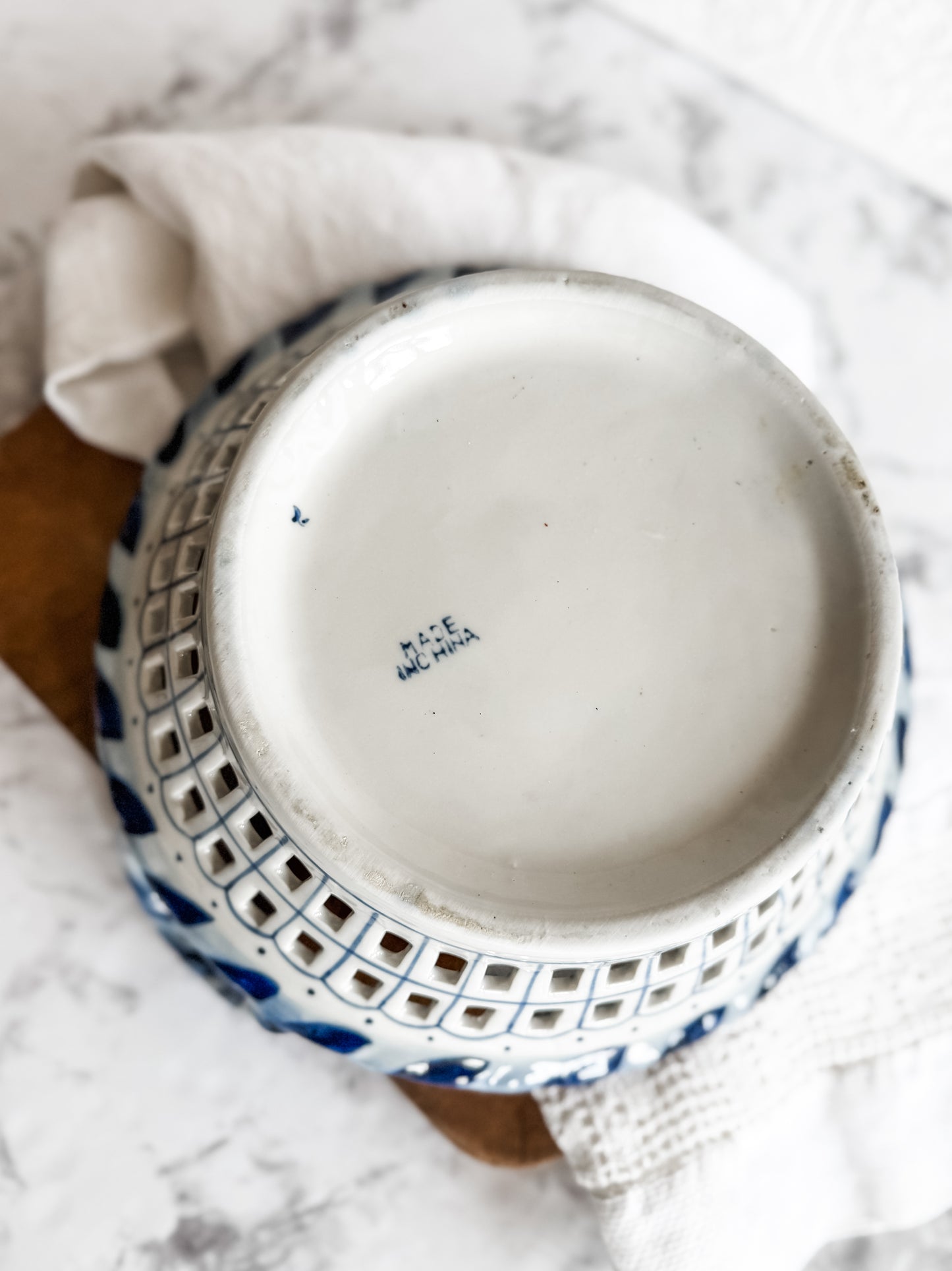 Porcelain, blue and white fruit basket