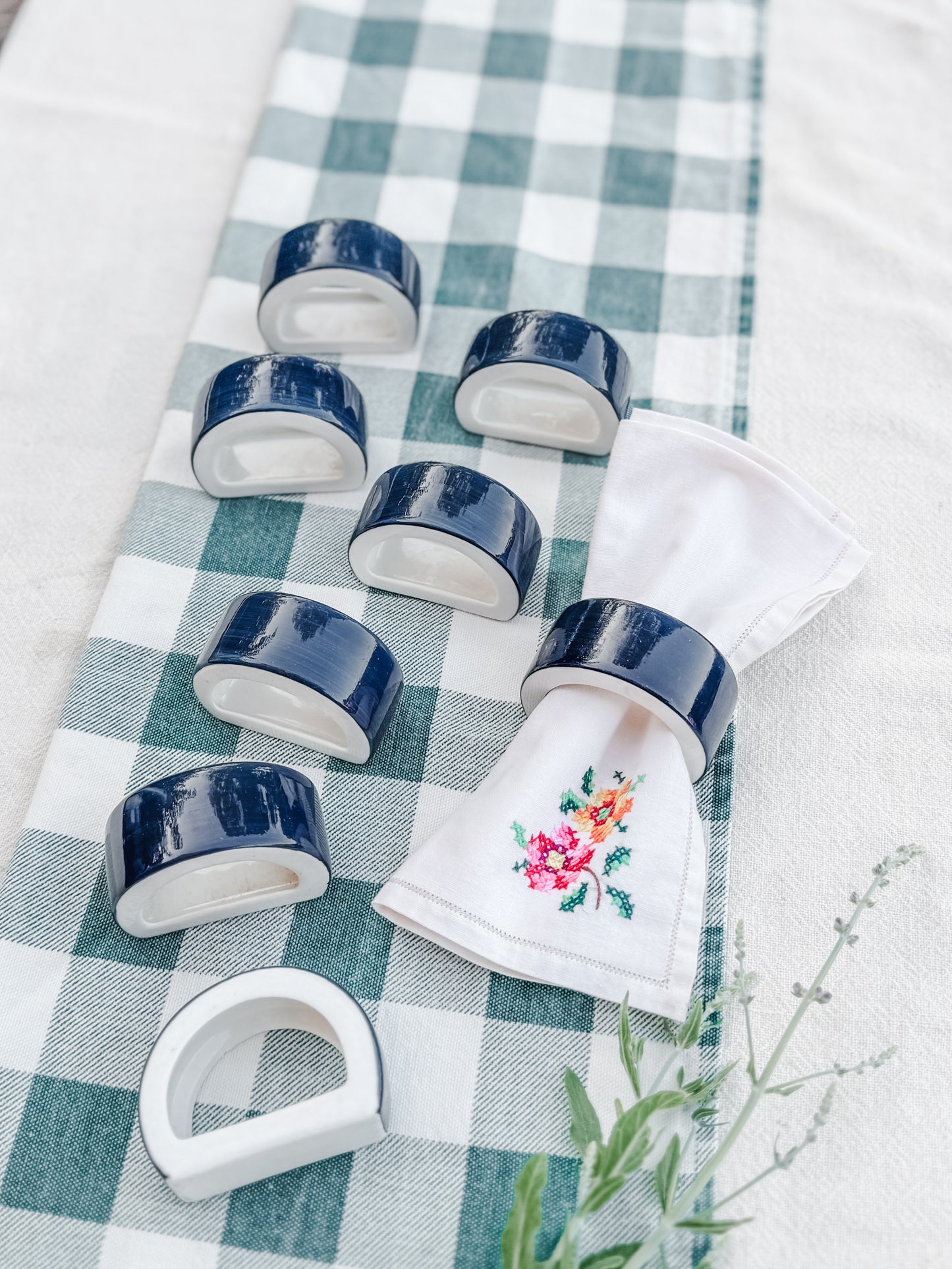 Set of 8 ceramic blue napkin rings