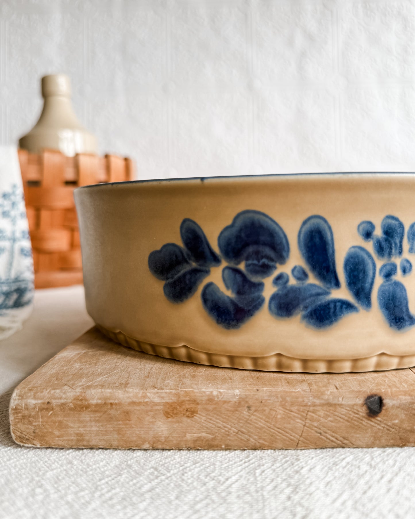 Pfaltzgraff Folk Art Round 2.5 Quart Casserole Dish