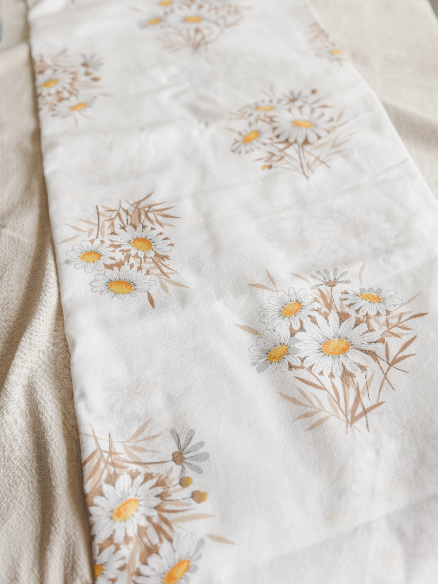 Vintage Daisy Tablecloth