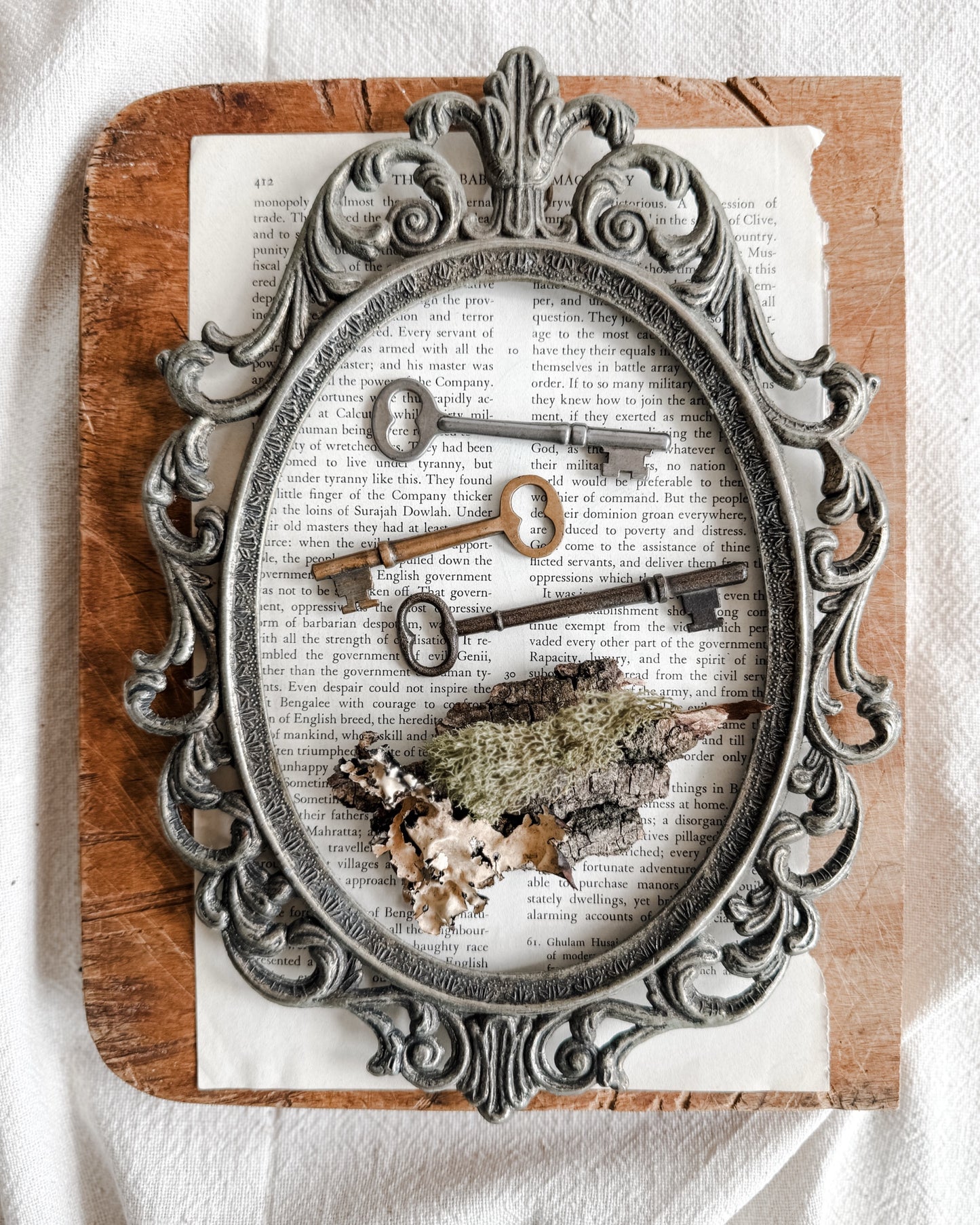 Vintage Oval Cast Metal Frame