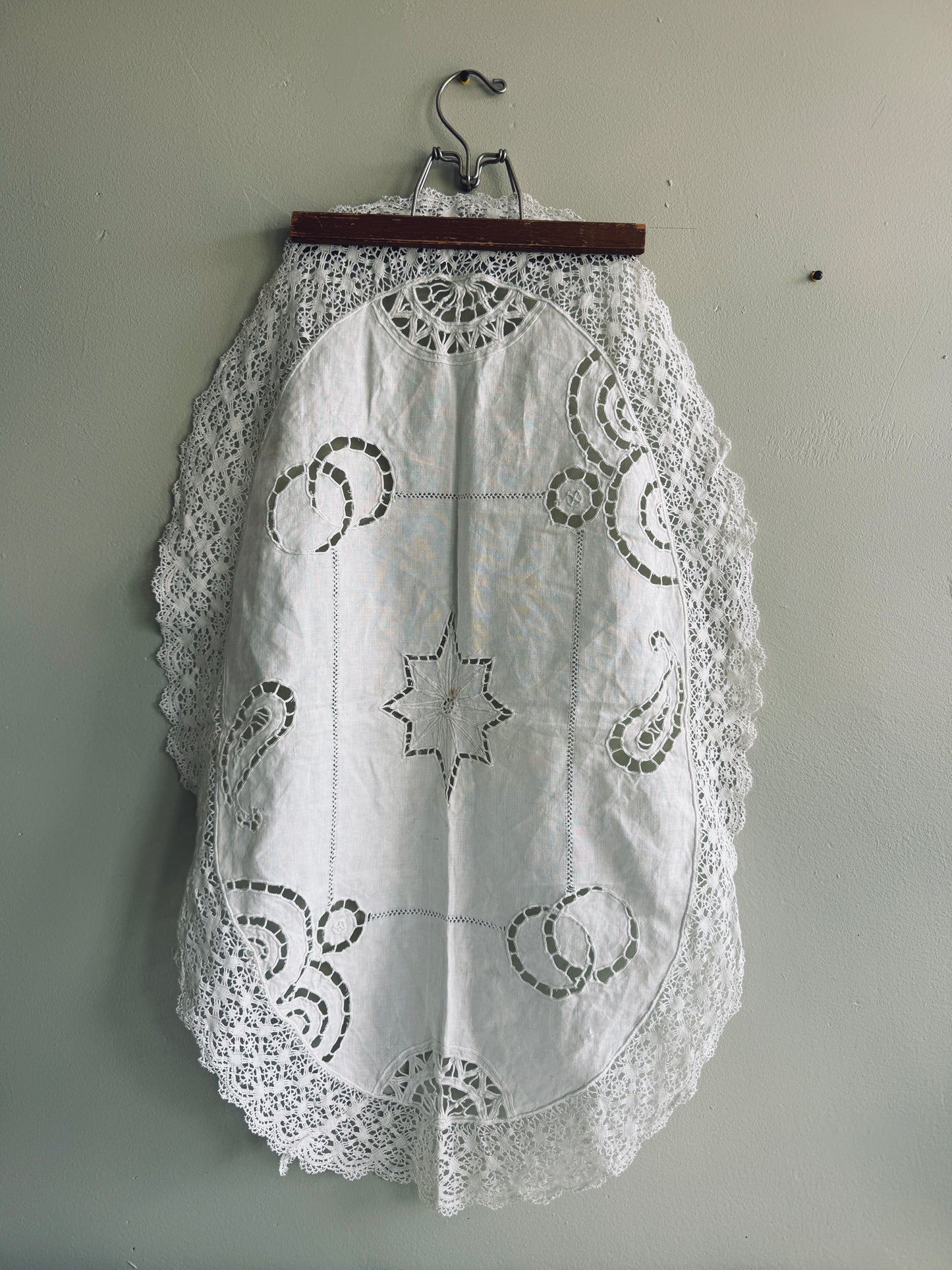 Vintage oval lace table runner