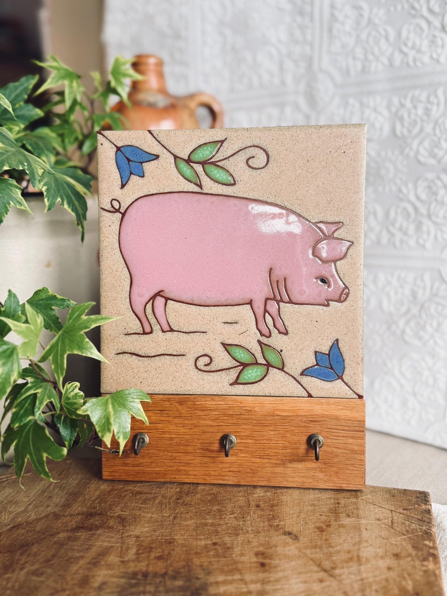 Pig art tile wall hanging key rack