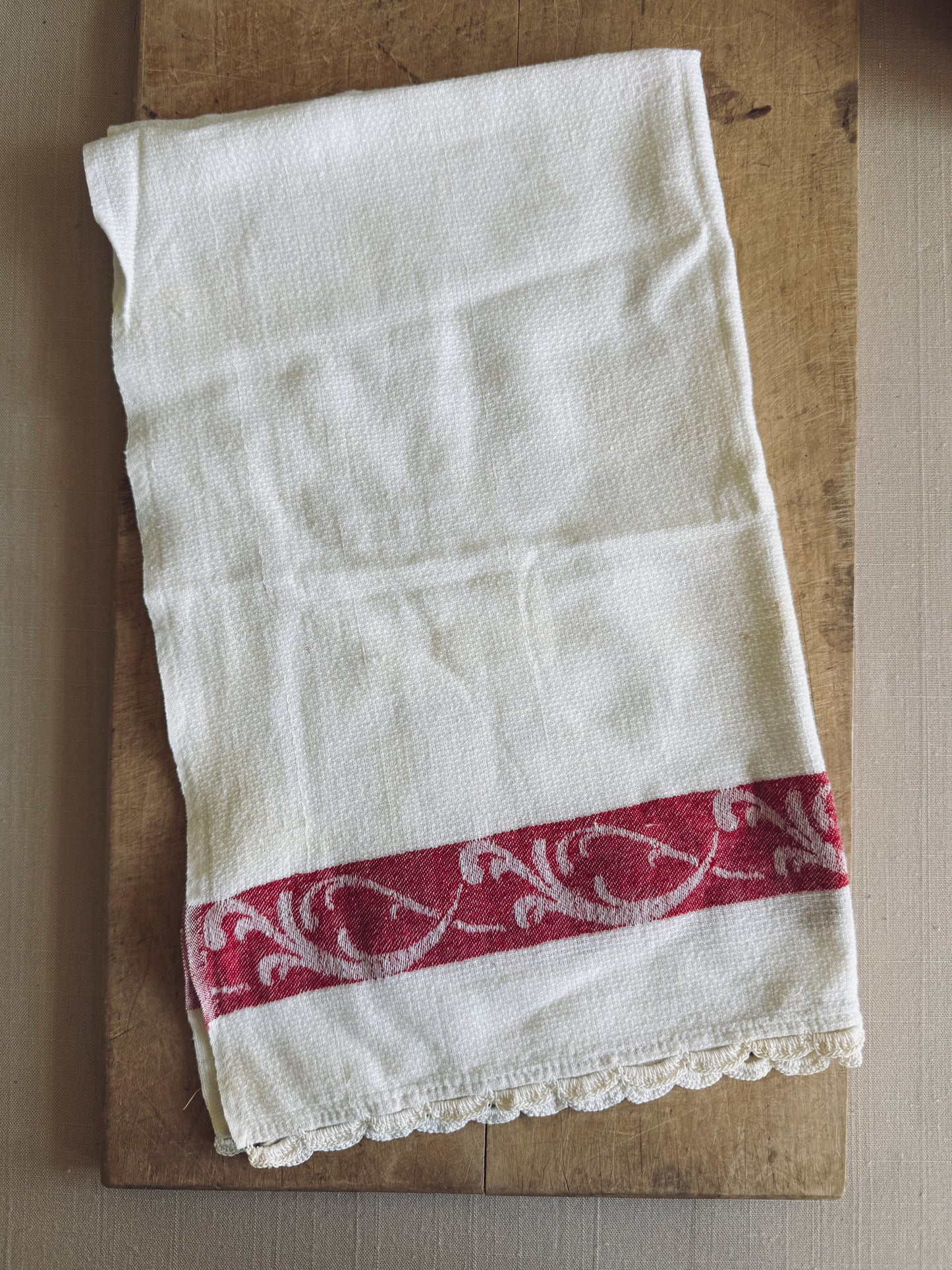 Vintage linen hand towel with crocheted edge
