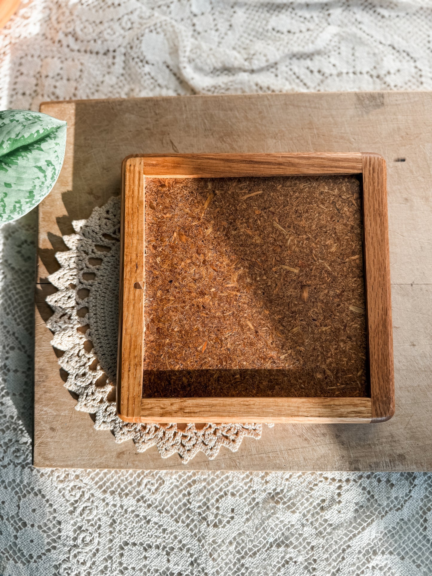 Thistle tile and wood trivet