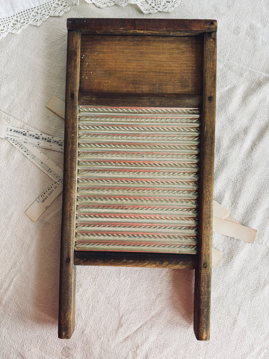 Washboard with hooks