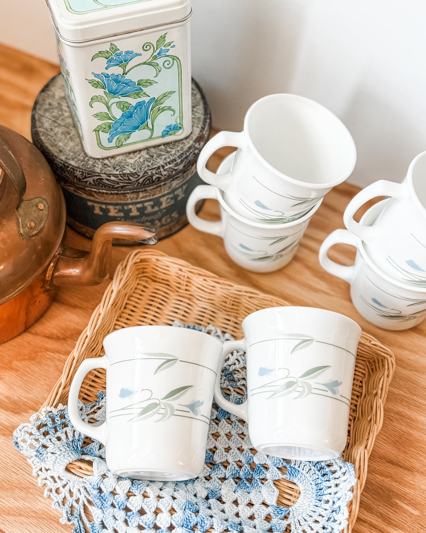 Set of 6 Blue Wreath Corelle Mugs