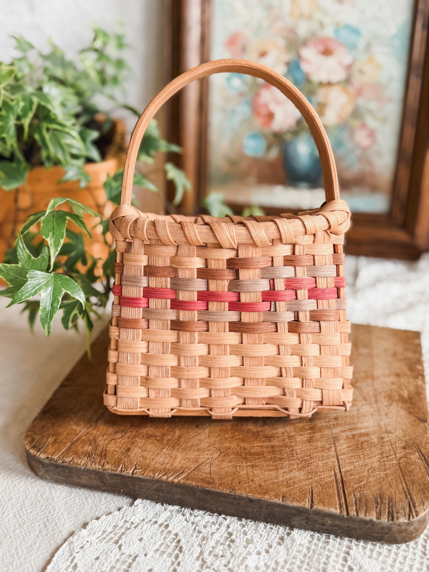 Small pocket artisan basket
