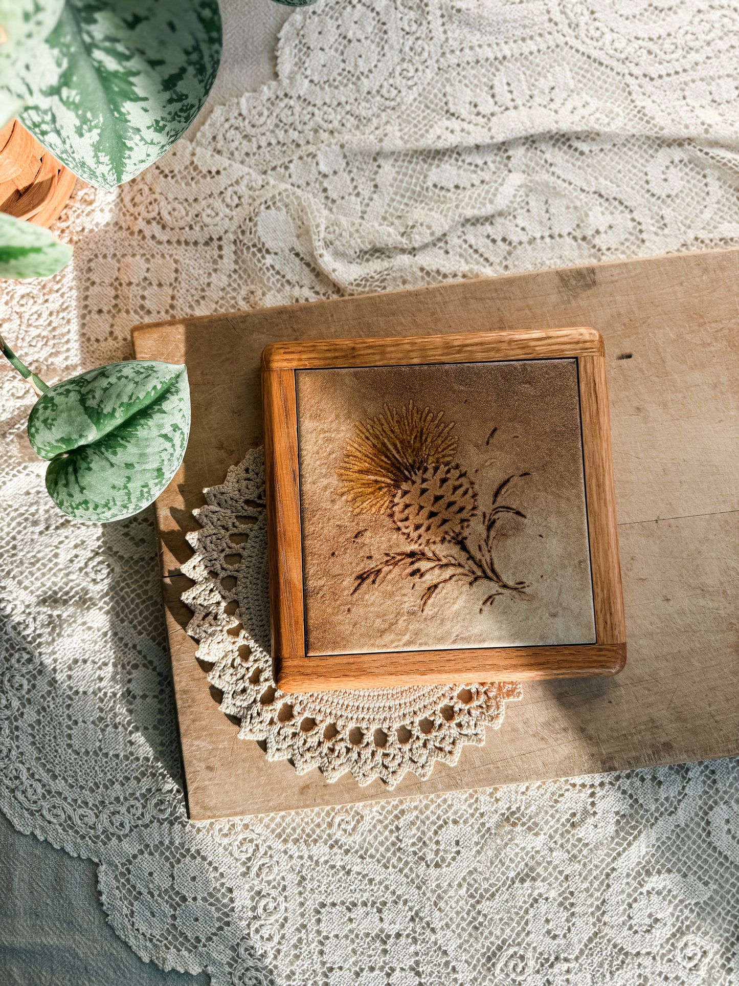 Thistle tile and wood trivet