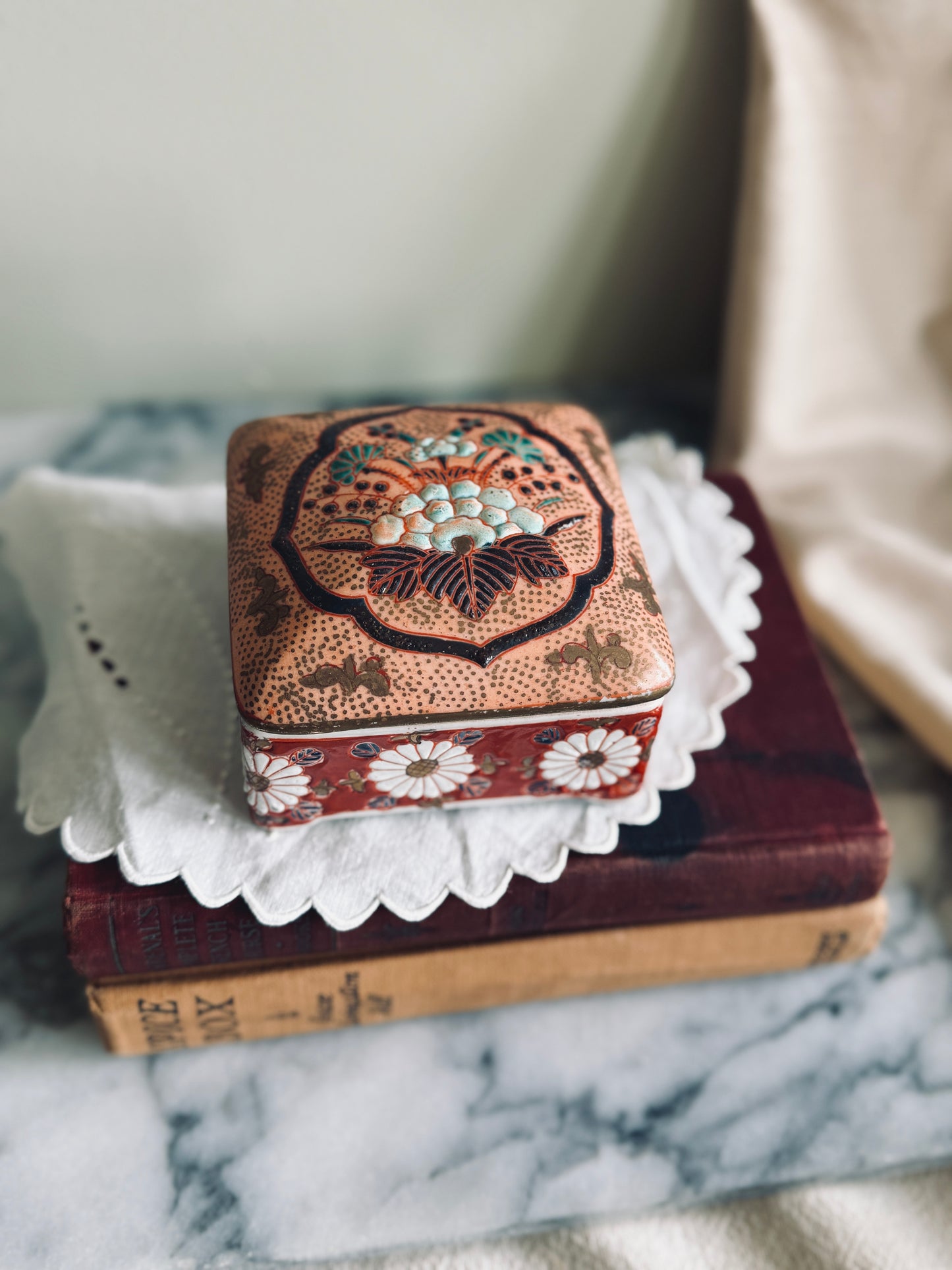 Porcelain trinket box