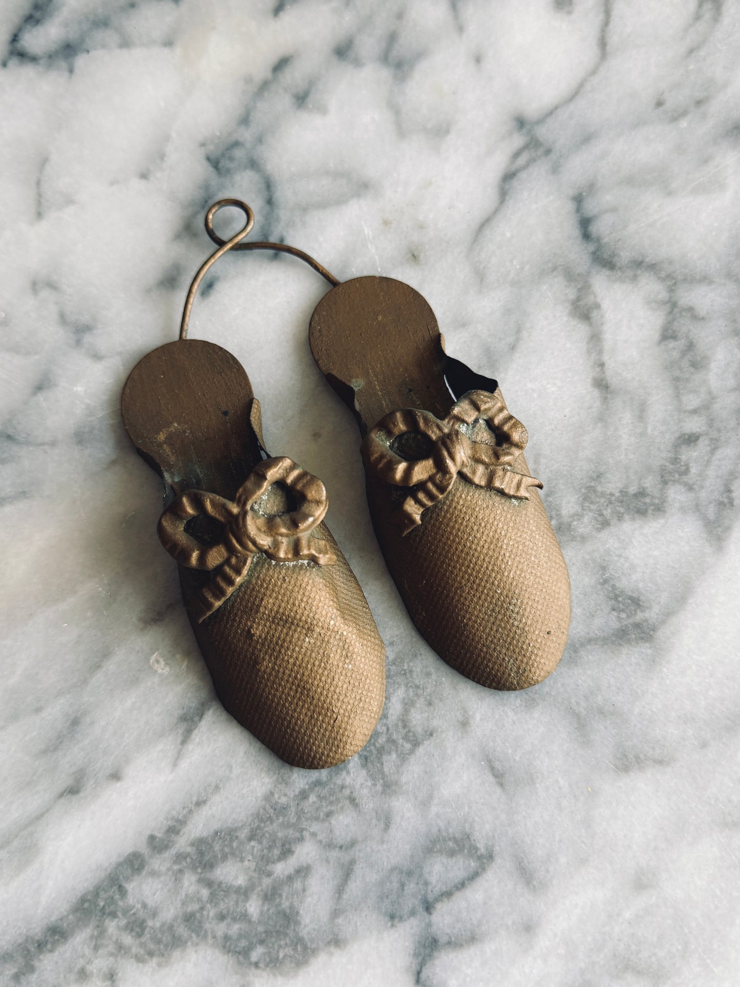 Small metal shoe hanger