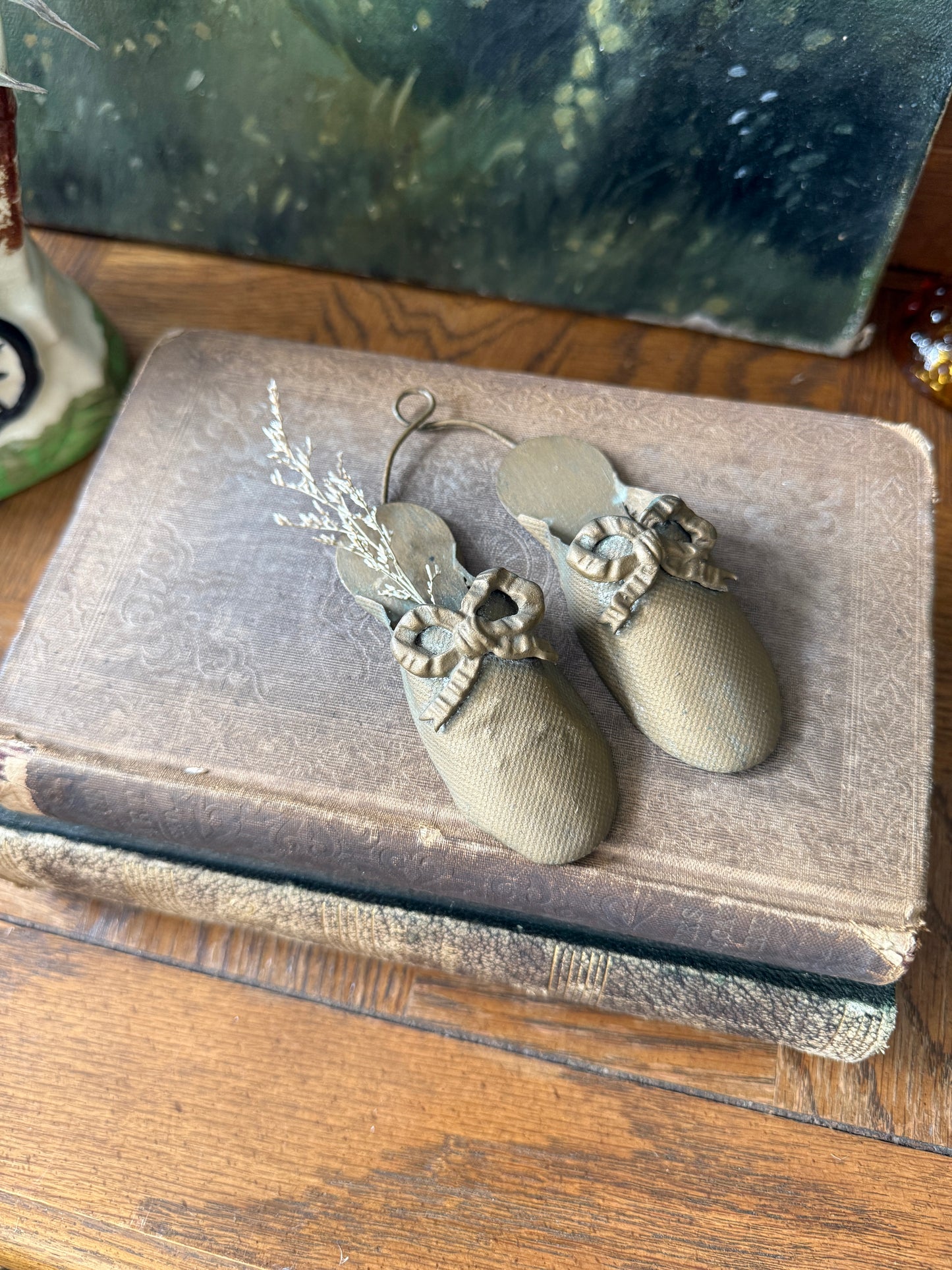 Small metal shoe hanger