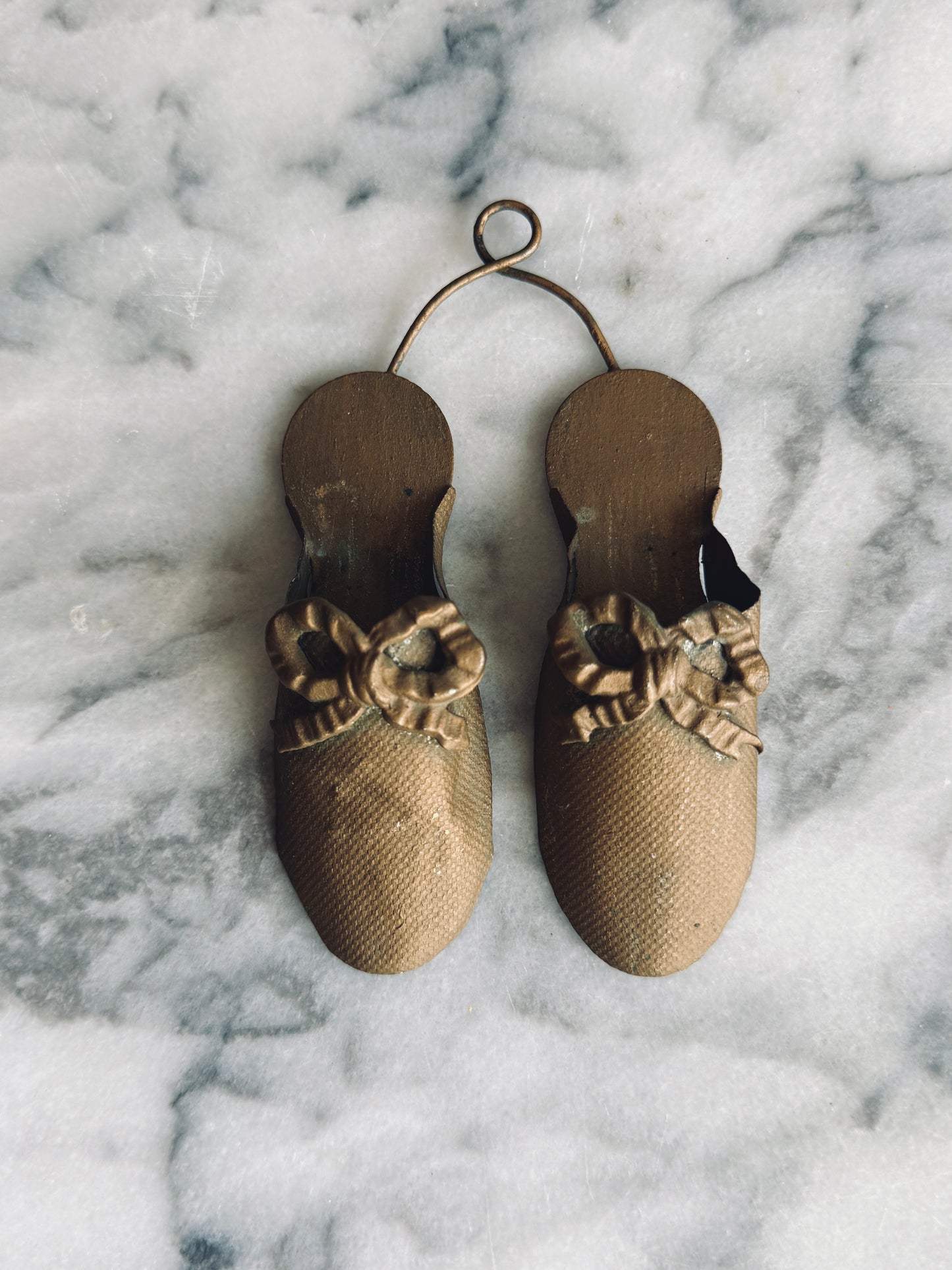 Small metal shoe hanger