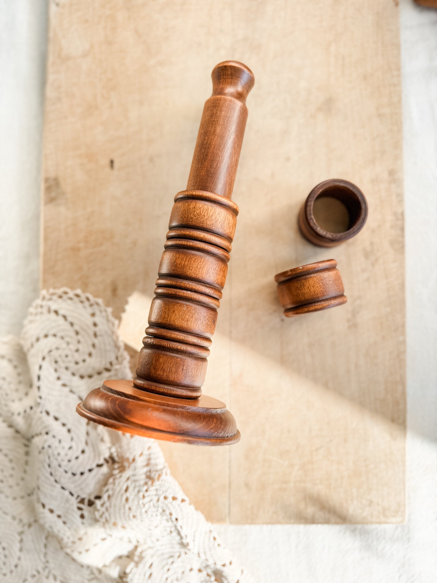 Vintage Dark wood napkin ring holder with 6 napkin rings