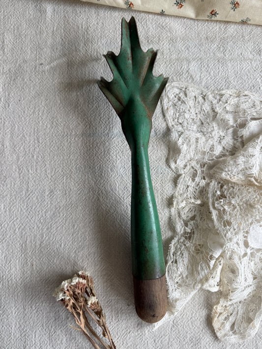 Chippy garden hand tool