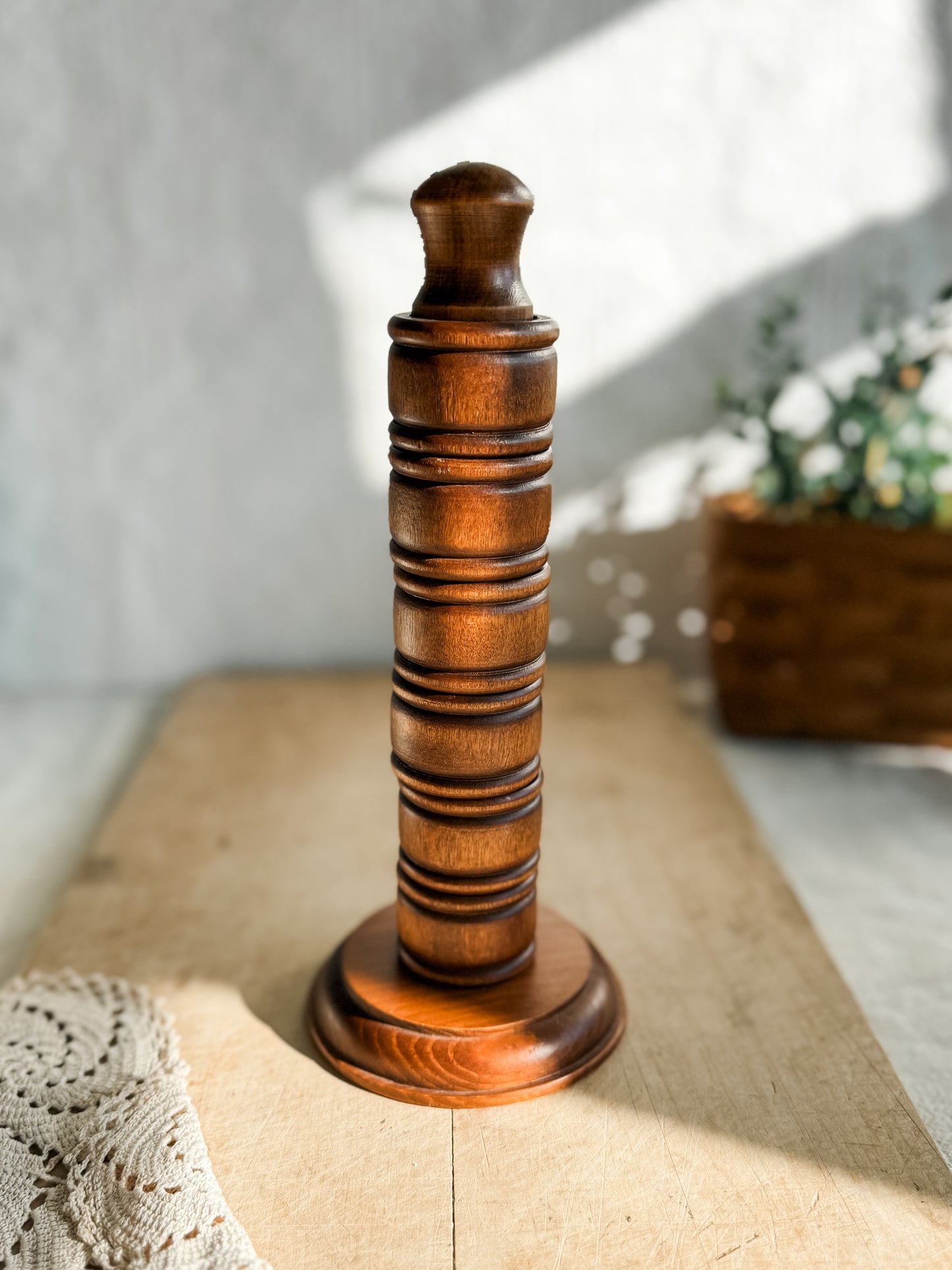 Vintage Dark wood napkin ring holder with 6 napkin rings