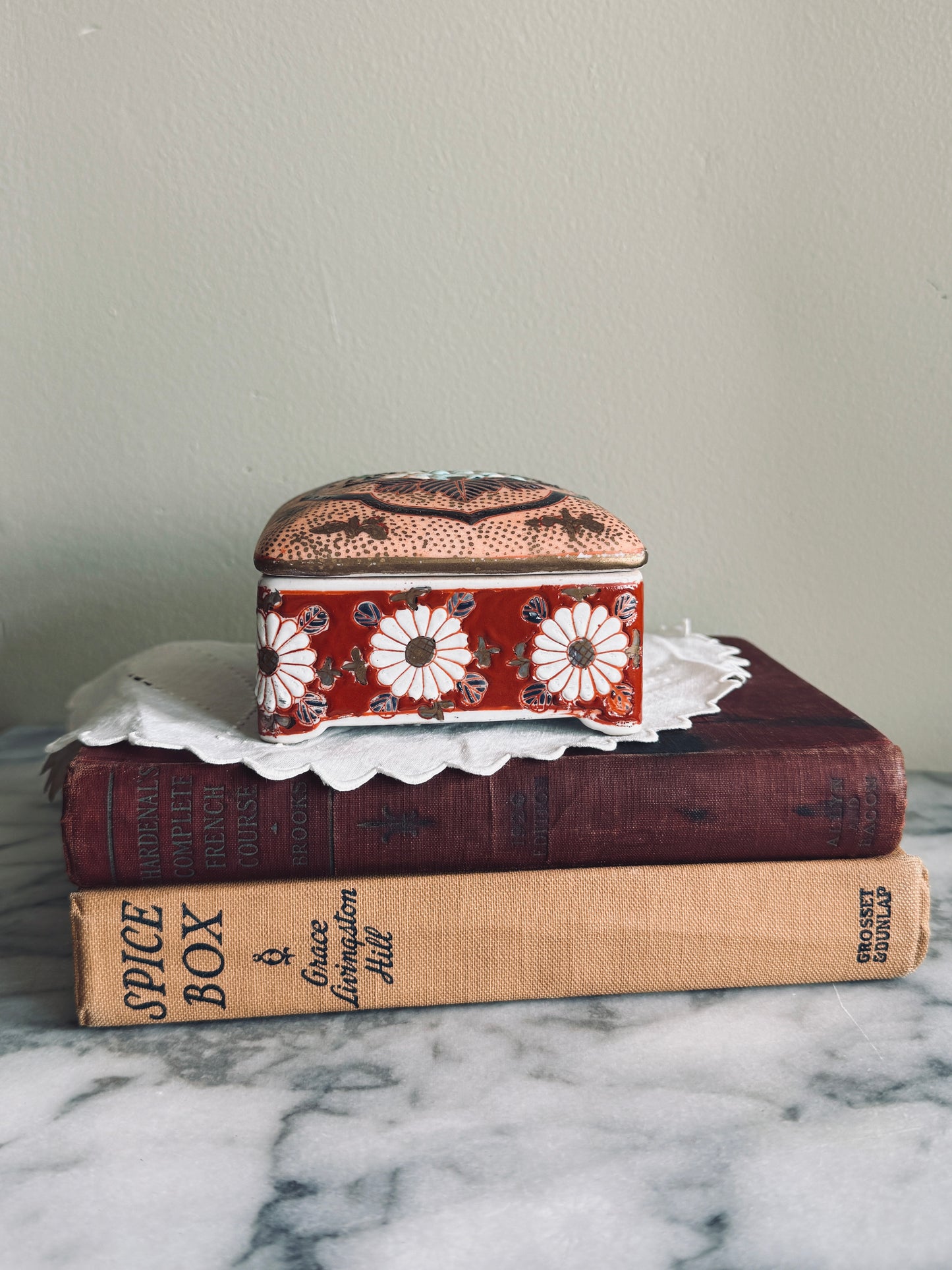 Porcelain trinket box
