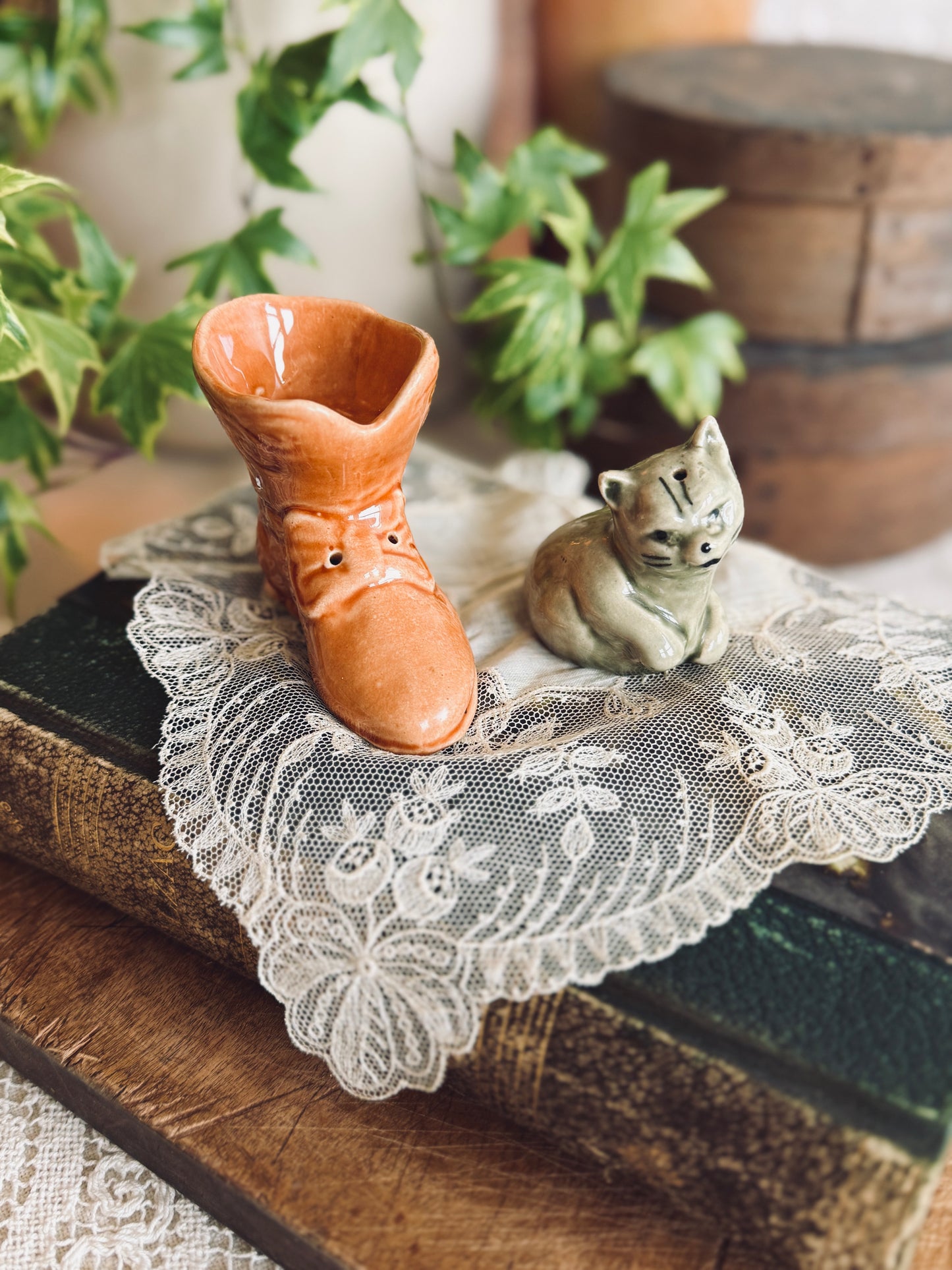 Cat in boot salt and pepper shaker