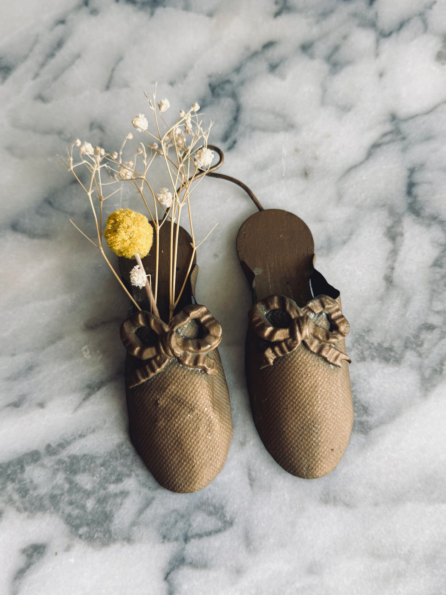 Small metal shoe hanger