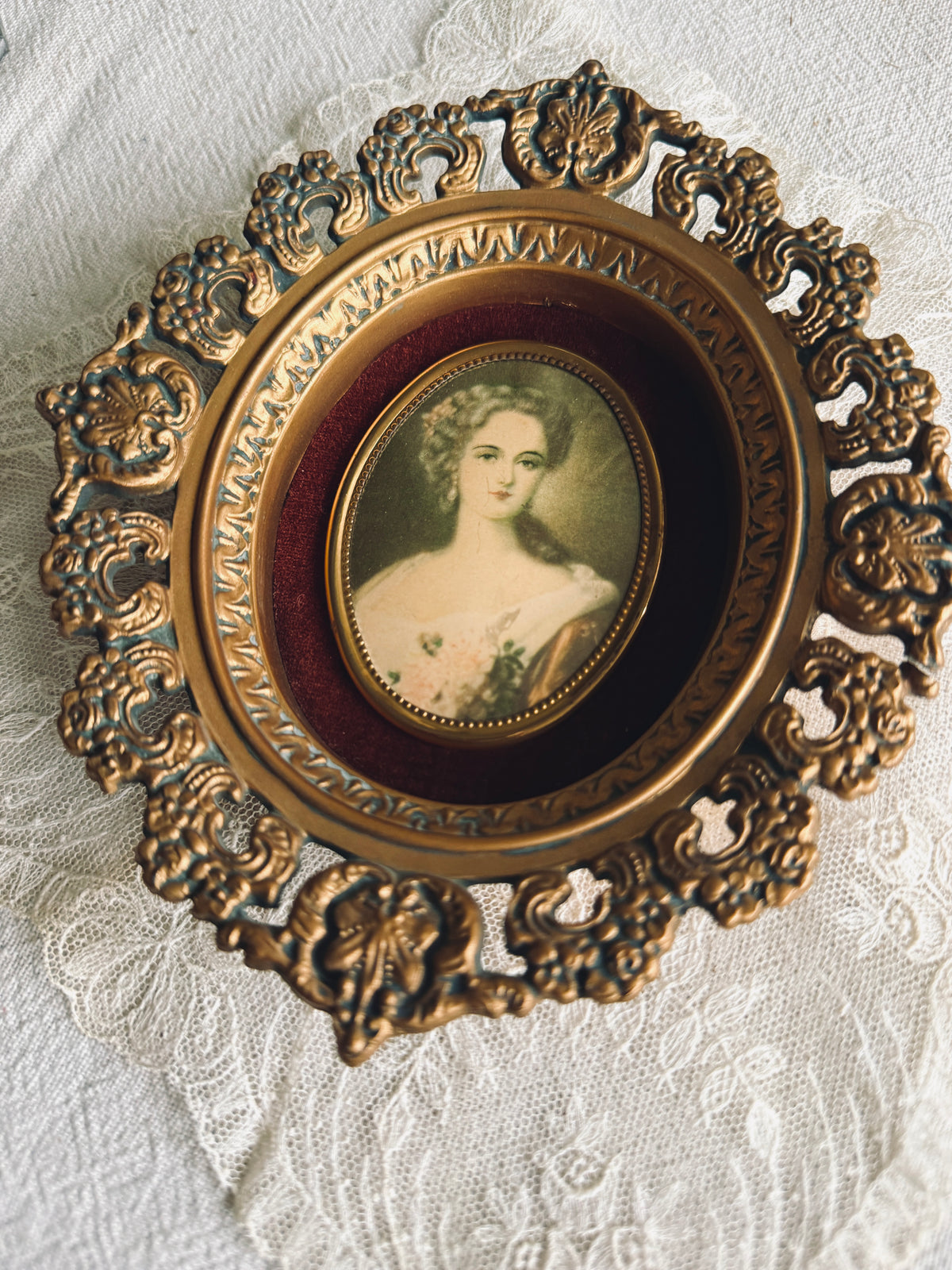Cameo creation “Lady Dower”