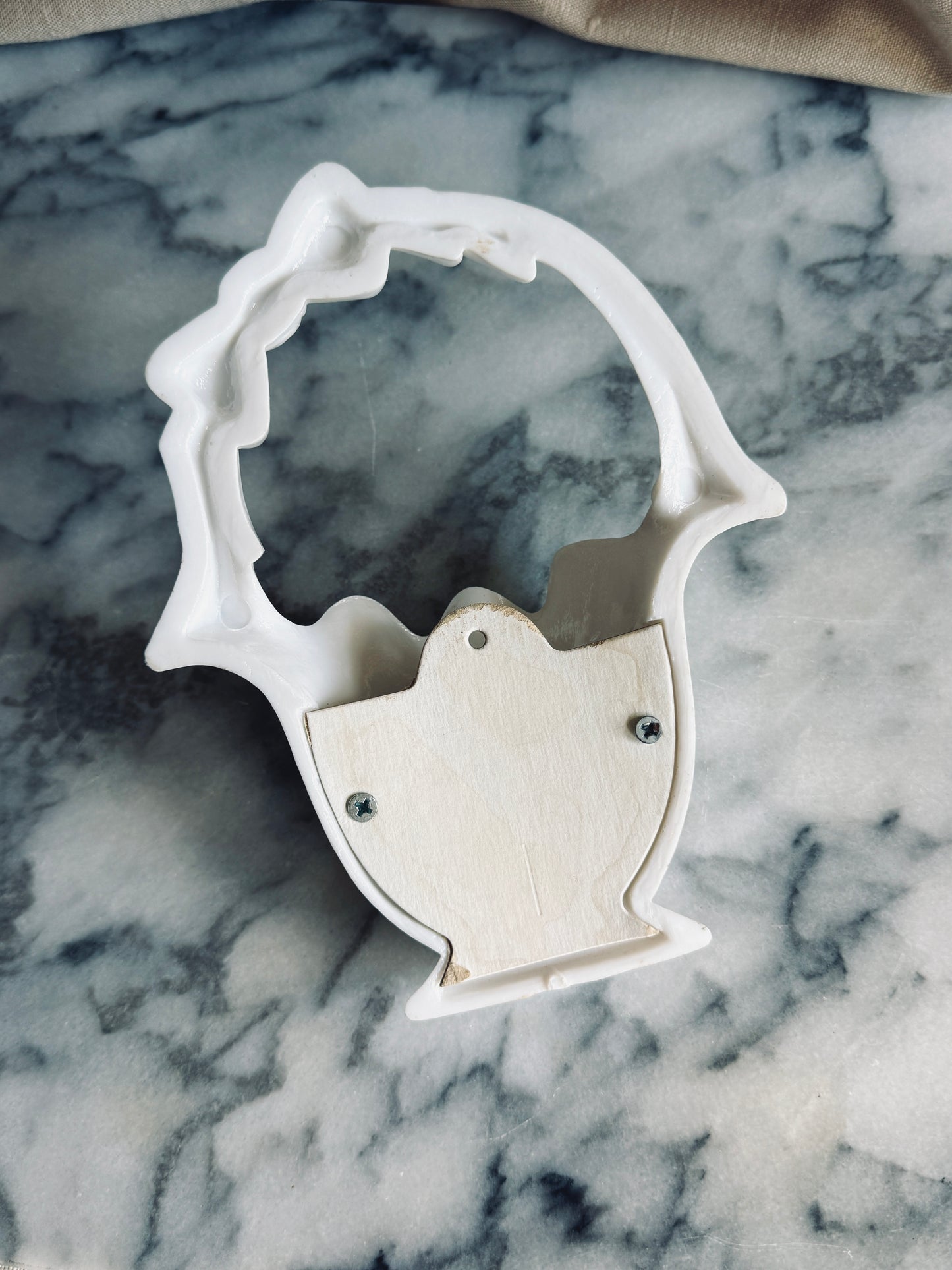 White wall pocket basket