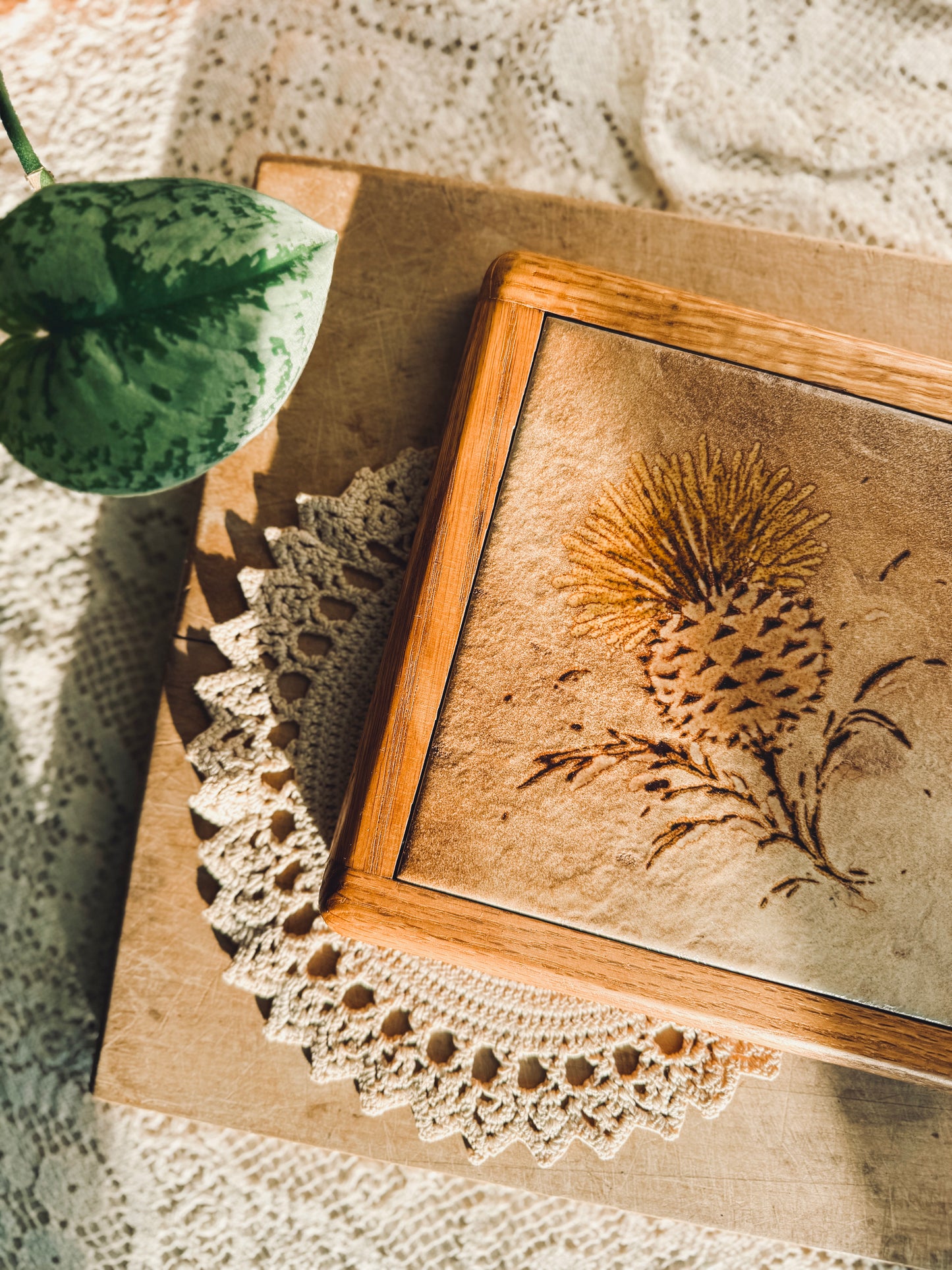 Thistle tile and wood trivet
