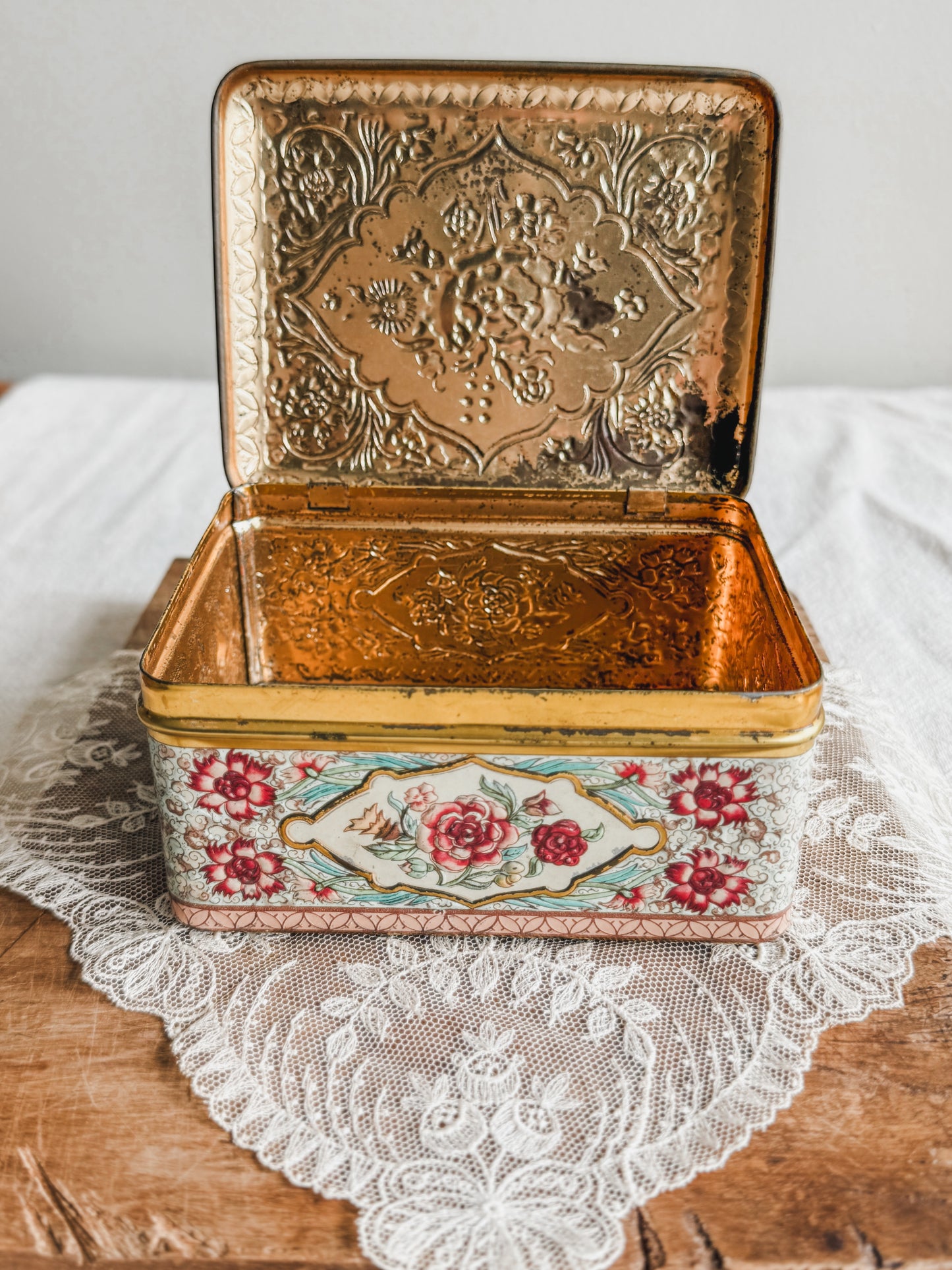 Small floral tin