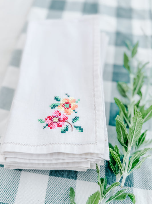 Set of 8 embroidered floral napkins
