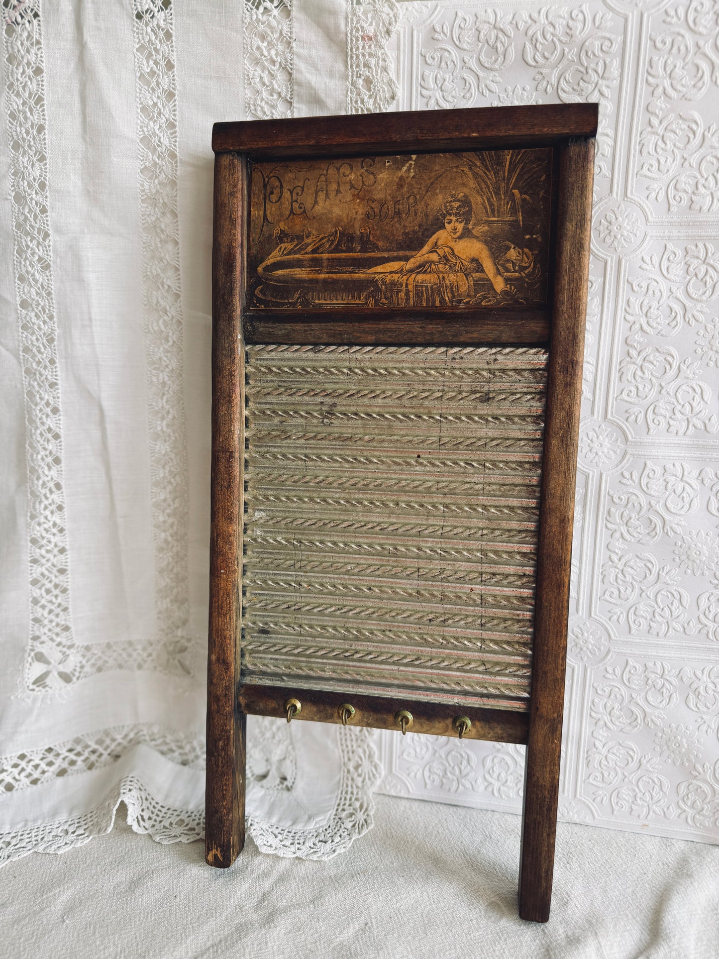 Washboard with hooks
