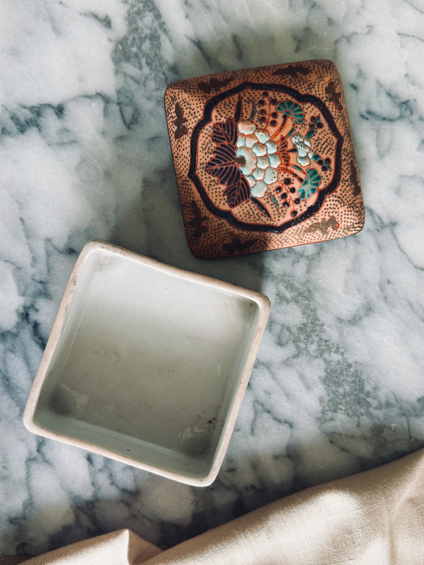 Porcelain trinket box