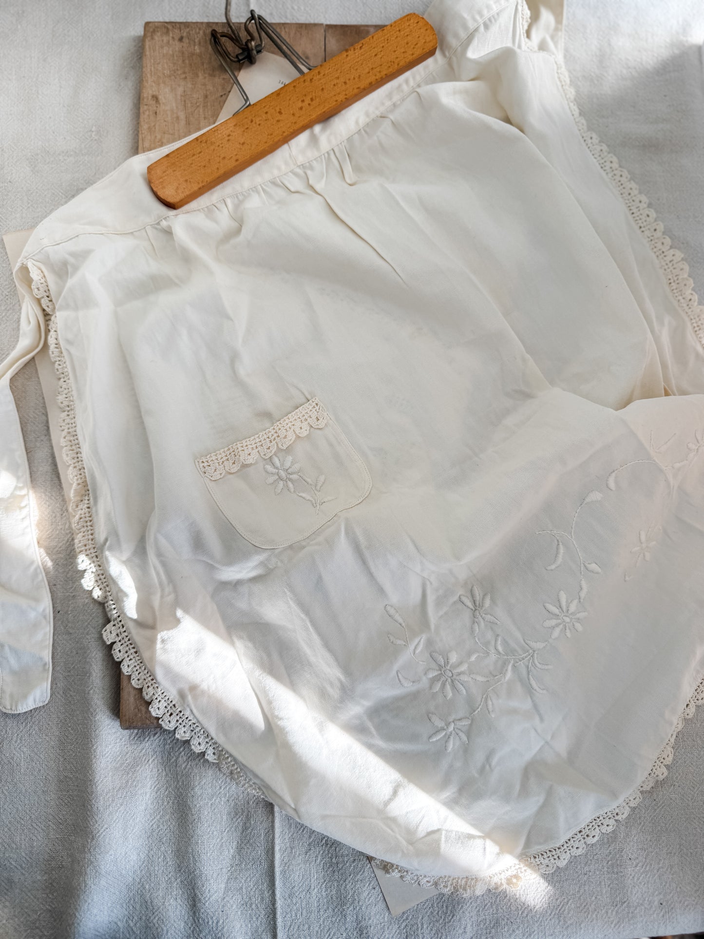 White vintage embroidered apron with crocheted trim