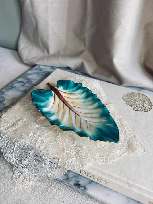 Porcelain leaf dish with gold edge